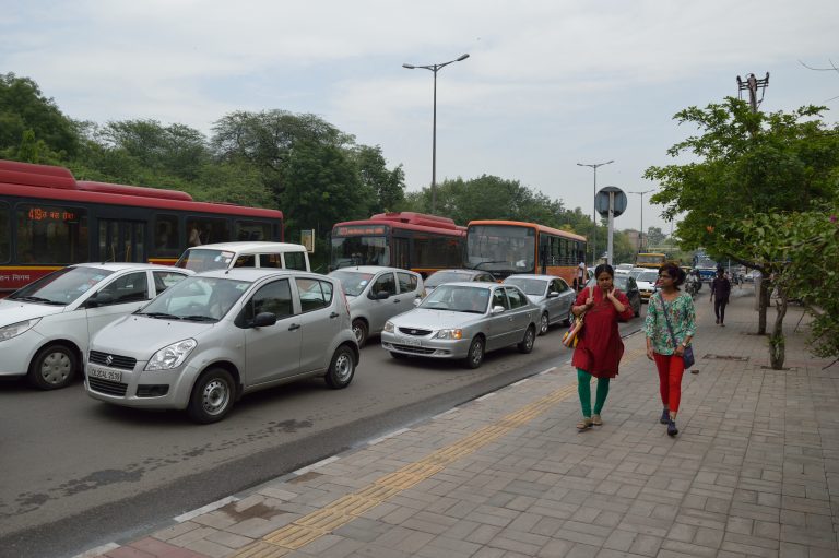 Delhi traffic and weather