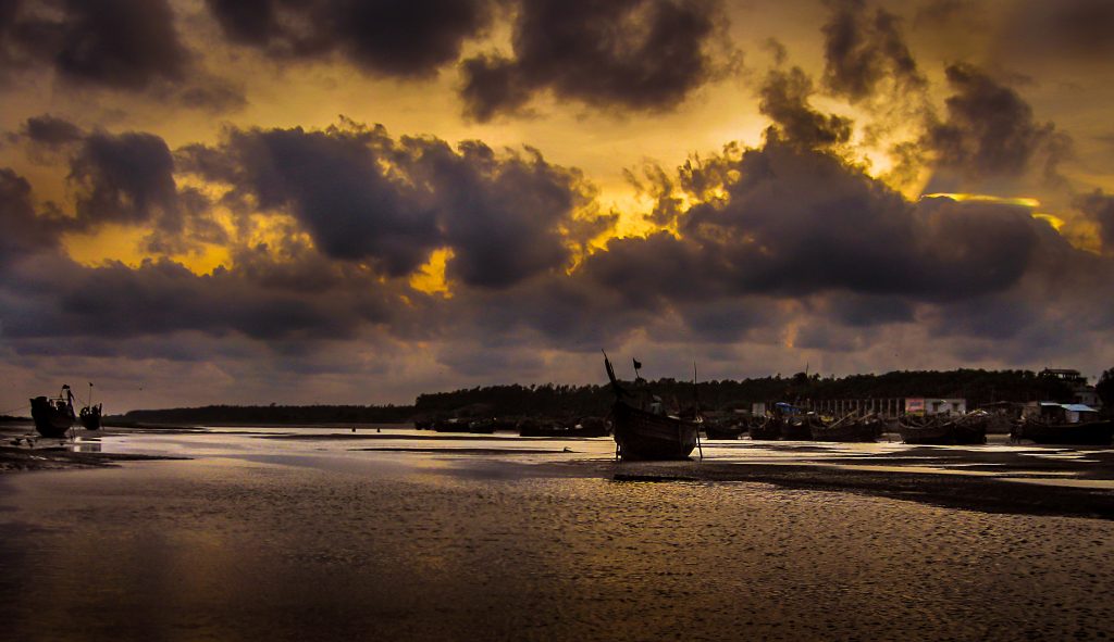 IMD warns of heavy rain, strong winds across 15 states